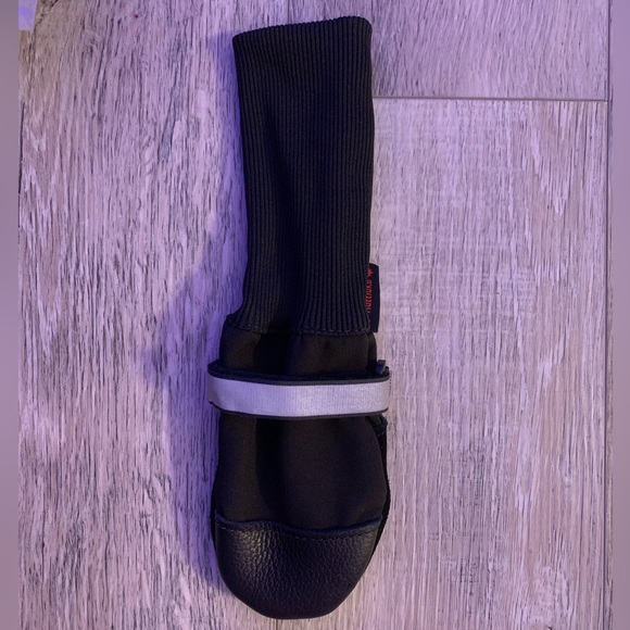 Muttluks Fleece Lined Black Dog Boots - Picture 4 of 7